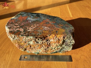 Faced and polished rough boulder, 22.5x14x11.5cm, ~5kg