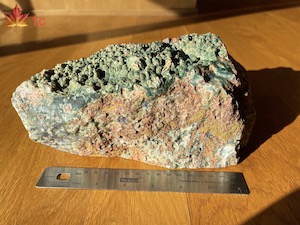 Faced and polished rough boulder, 22.5x14x11.5cm, ~5kg